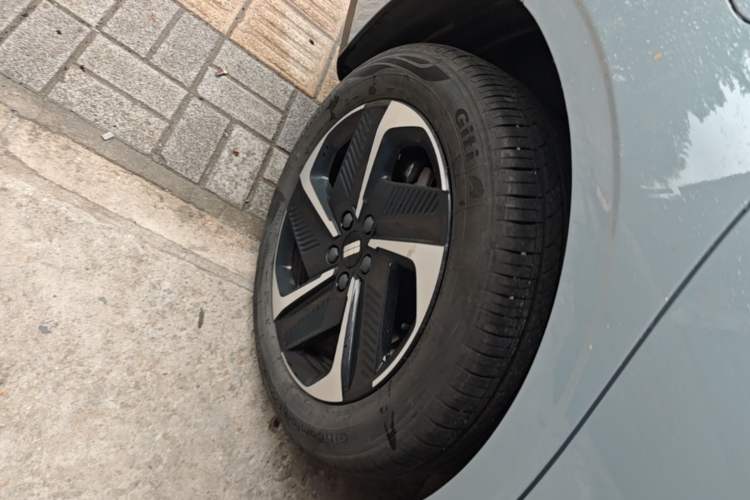 Used Geely Galaxy L6 2023 60km PLUS Right Rear Wheel Hub