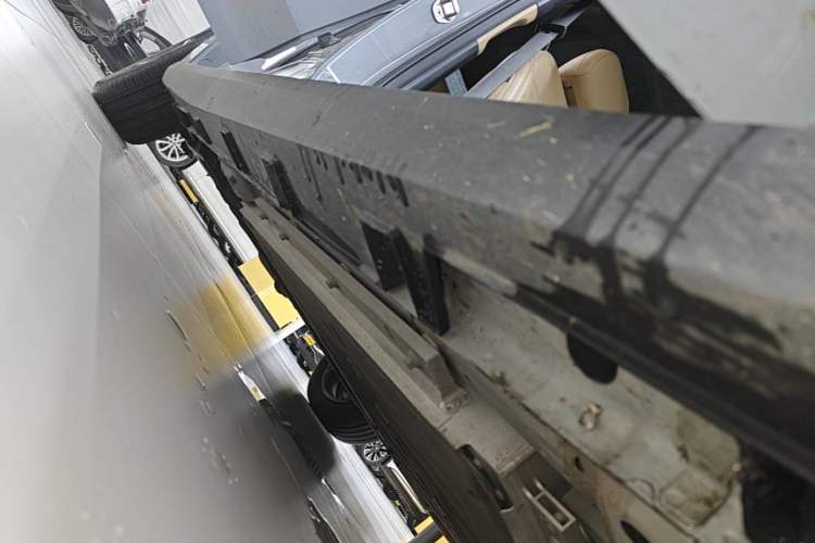 Used Geely Galaxy L6 2023 125km MAX Right Side Sill