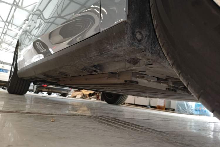 Used Geely Galaxy L6 2023 125km MAX Right Side Sill
