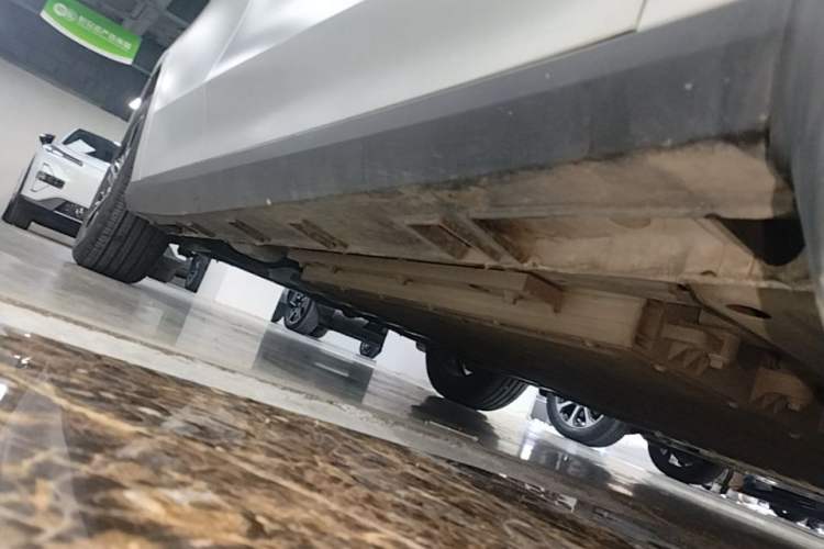 Used Geely Galaxy L6 2023 60km AIR Right Side Sill