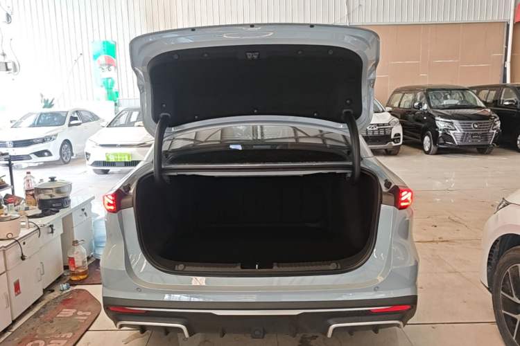 Used Geely Galaxy L6 2023 125km MAX Trunk