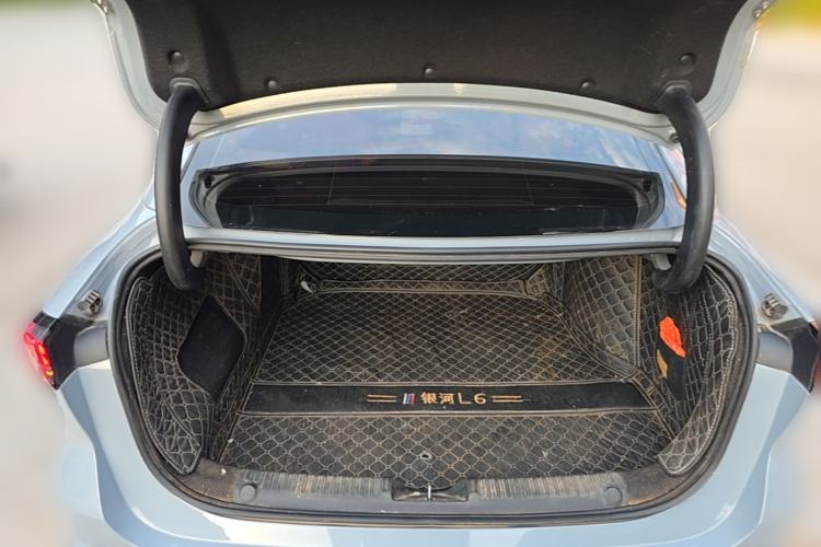 Used Geely Galaxy L6 2023 125km Starship Trunk