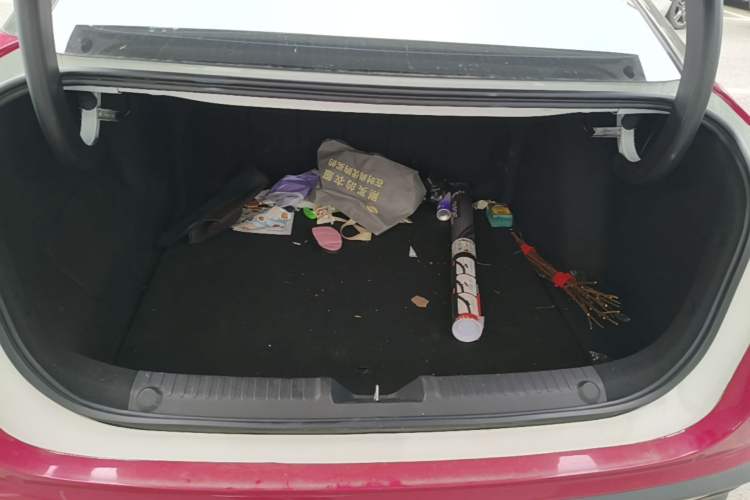 Used Geely Galaxy L6 2023 125km Starship Trunk