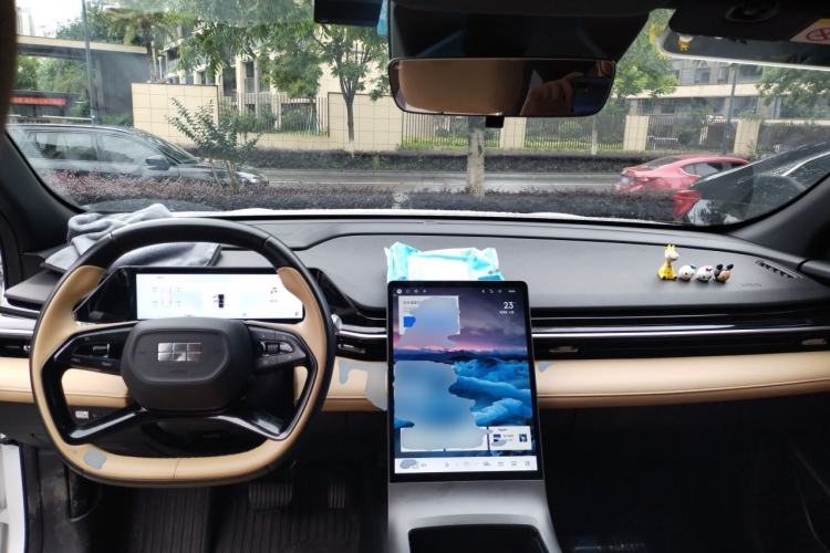 Used Geely Galaxy L6 2023 125km MAX Center Console