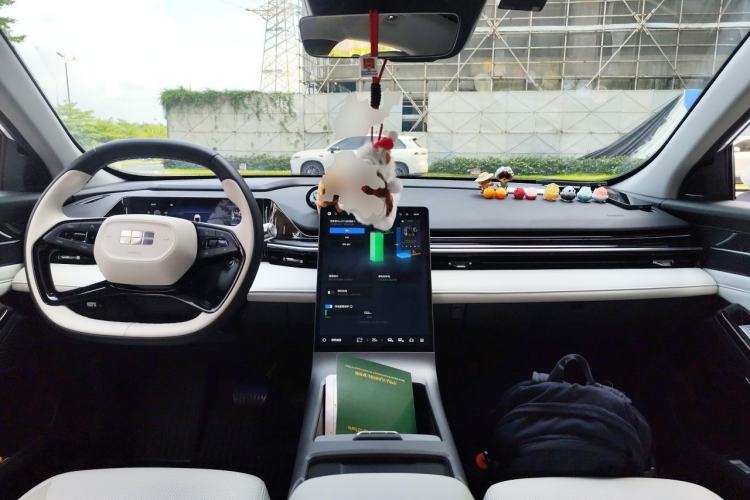 Used Geely Galaxy L6 2023 125km Starship Center Console