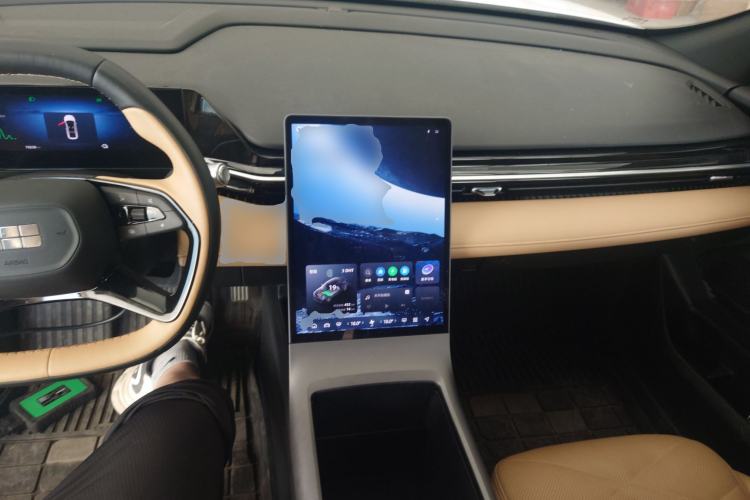 Used Geely Galaxy L6 2023 125km MAX Center Console