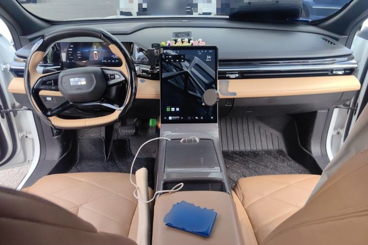 Used Geely Galaxy L6 2023 125km PLUS Center Console
