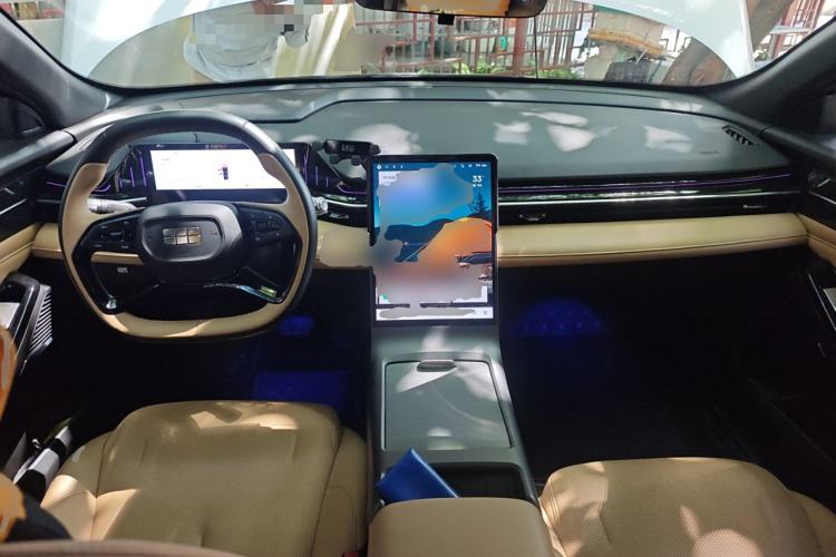 Used Geely Galaxy L6 2023 125km Starship Center Console