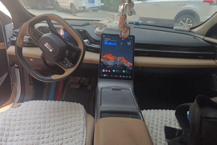 Used Geely Galaxy L6 2023 125km MAX Center Console