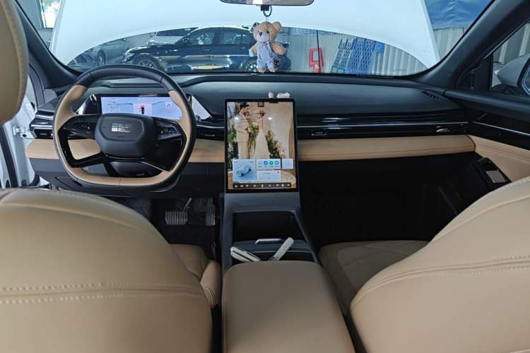 Used Geely Galaxy L6 2023 60km PLUS Center Console