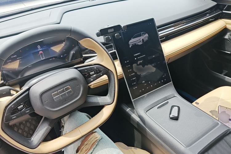 Used Geely Galaxy L6 2023 125km PLUS Center Console