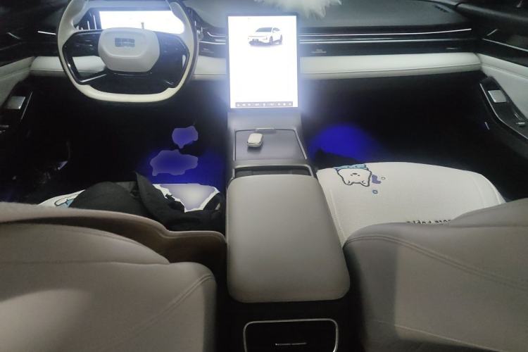 Used Geely Galaxy L6 2023 125km Starship Center Console
