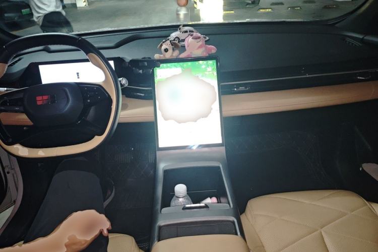 Used Geely Galaxy L6 2023 125km MAX Center Console