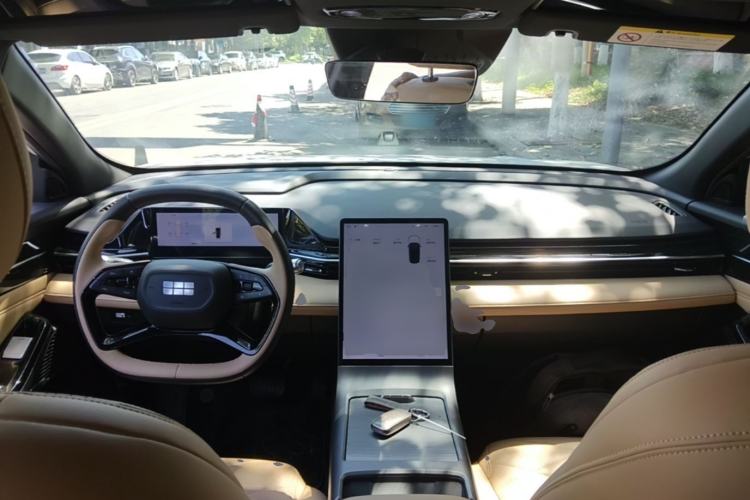 Used Geely Galaxy L6 2023 125km MAX Center Console