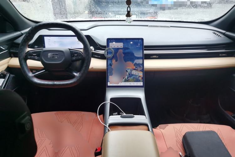 Used Geely Galaxy L6 2023 125km MAX Center Console