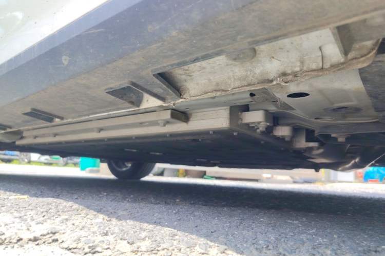 Used Geely Galaxy L6 2023 125km PLUS Chassis Front Right