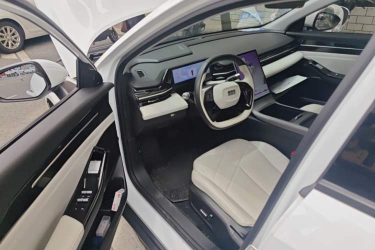 Used Geely Galaxy L6 2023 125km MAX Driver Seat