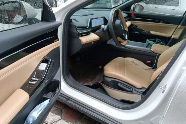 Used Geely Galaxy L6 2023 60km PLUS Driver Seat