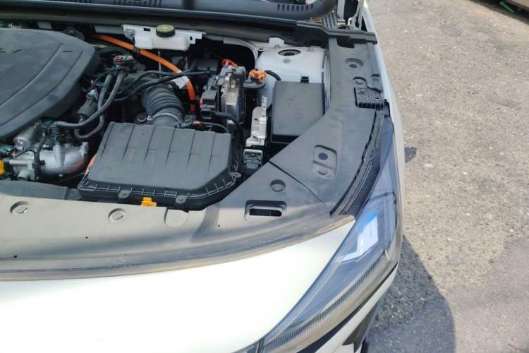 Used Geely Galaxy L6 2023 125km PLUS Engine Bay Left