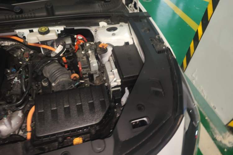 Used Geely Galaxy L6 2023 125km Starship Engine Bay Left