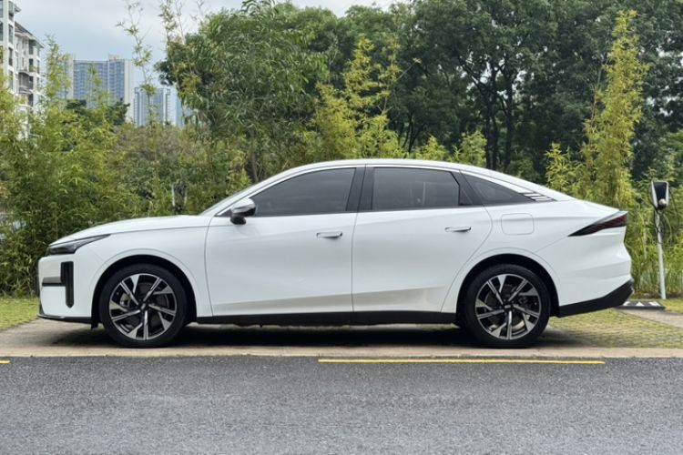 Used Geely Galaxy L6 2023 125km Starship Exterior 2