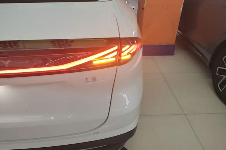 Used Geely Galaxy L6 2023 125km MAX Exterior 3