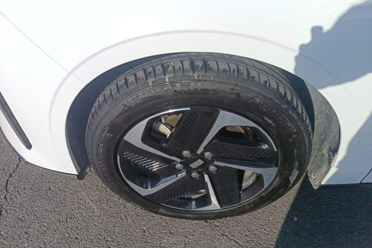 Used Geely Galaxy L6 2023 125km MAX Exterior 3