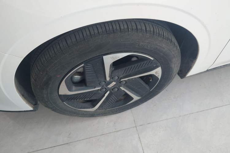 Used Geely Galaxy L6 2023 125km MAX Exterior 4
