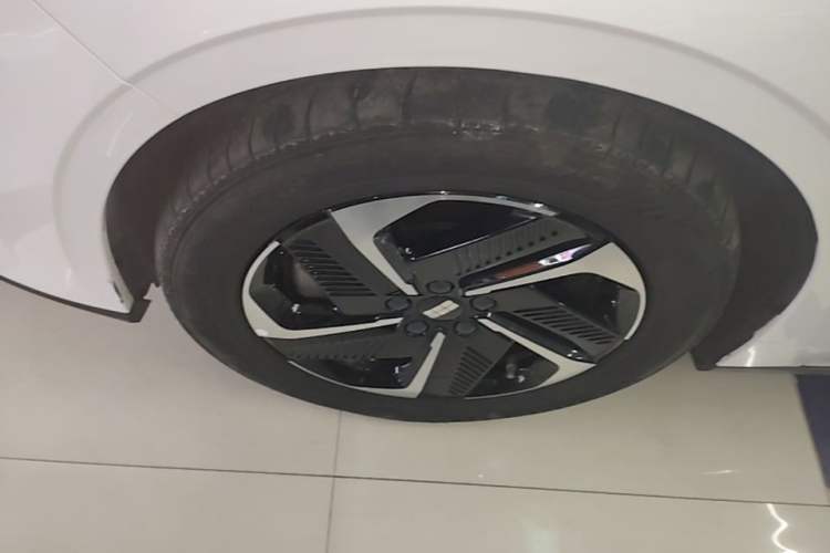 Used Geely Galaxy L6 2023 125km MAX Exterior 4