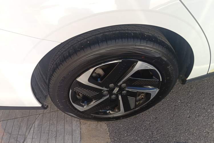 Used Geely Galaxy L6 2023 125km MAX Exterior 4