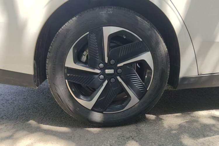 Used Geely Galaxy L6 2023 125km MAX Exterior 5