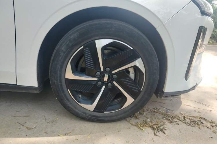 Used Geely Galaxy L6 2023 125km PLUS Exterior 7