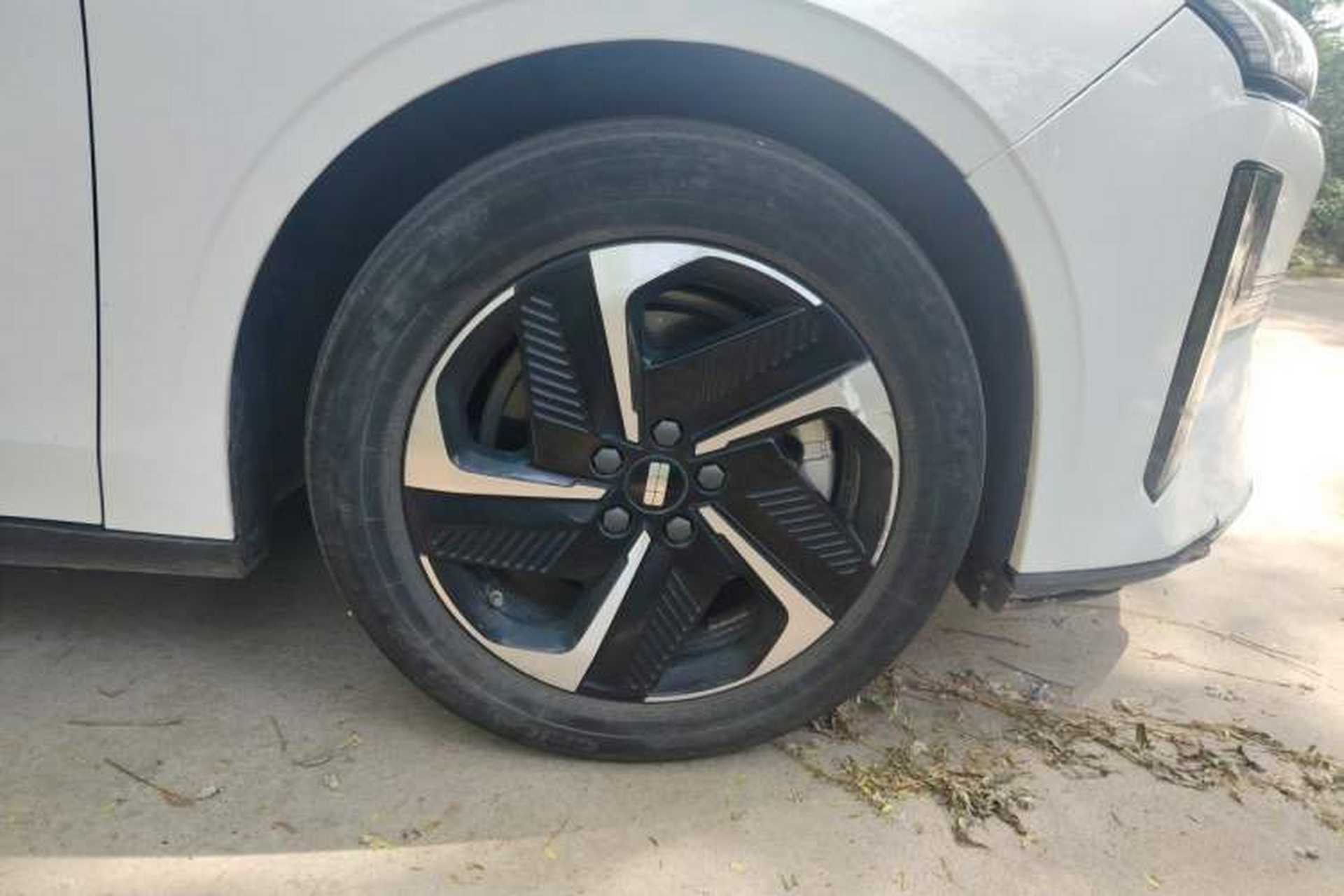 Used Geely Galaxy L6 2023 125km PLUS Exterior 7
