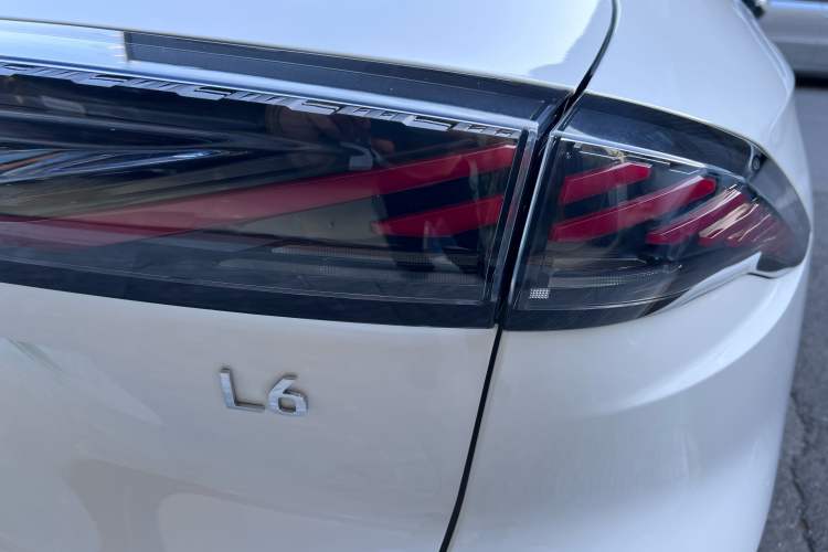 Used Geely Galaxy L6 2023 125km MAX Exterior 8