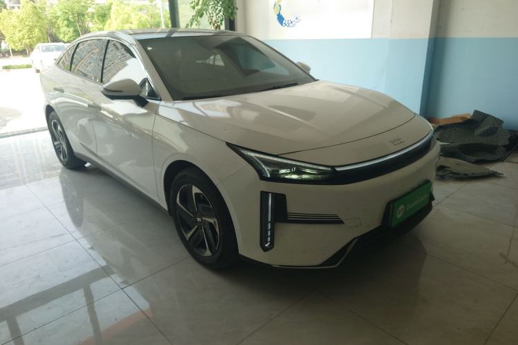 Used Geely Galaxy L6 2023 125km MAX Front Right 45 Deg