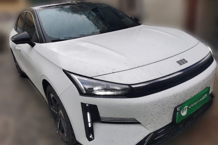 Used Geely Galaxy L6 2023 125km MAX Front Right 45 Deg
