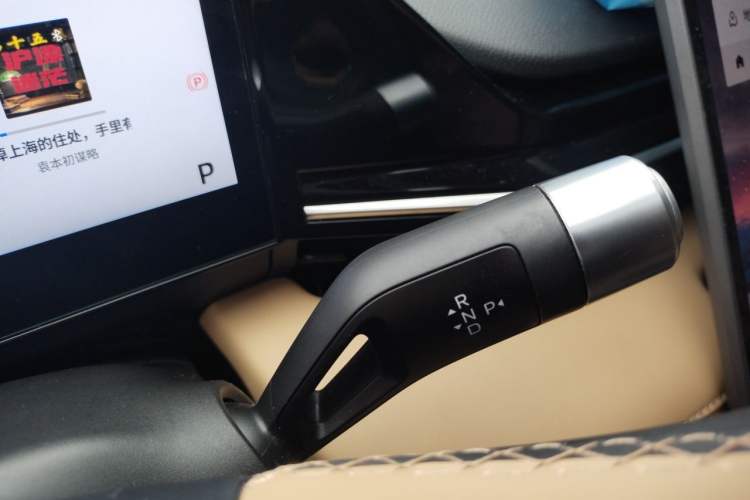 Used Geely Galaxy L6 2023 125km MAX Gear Lever