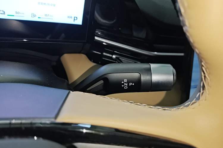 Used Geely Galaxy L6 2023 125km MAX Gear Lever