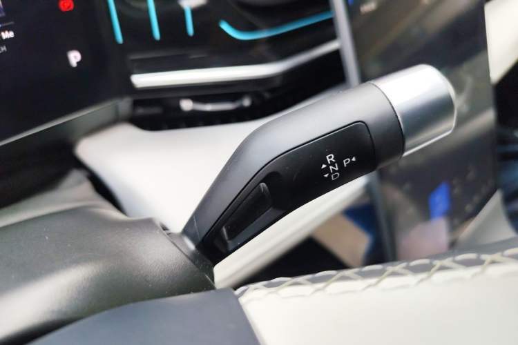 Used Geely Galaxy L6 2023 125km Starship Gear Lever