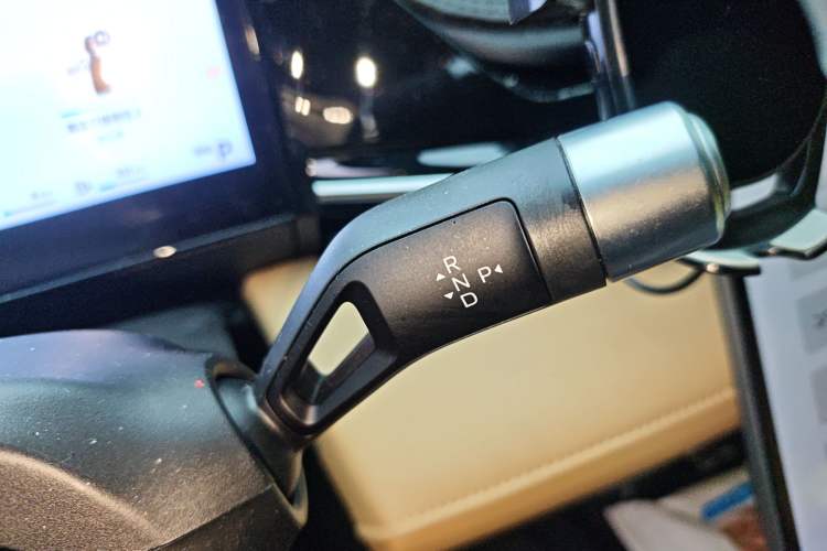 Used Geely Galaxy L6 2023 60km PLUS Gear Lever
