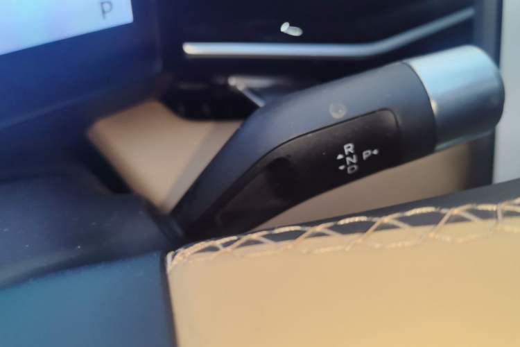 Used Geely Galaxy L6 2023 60km AIR Gear Lever
