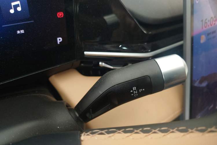 Used Geely Galaxy L6 2023 125km MAX Gear Lever
