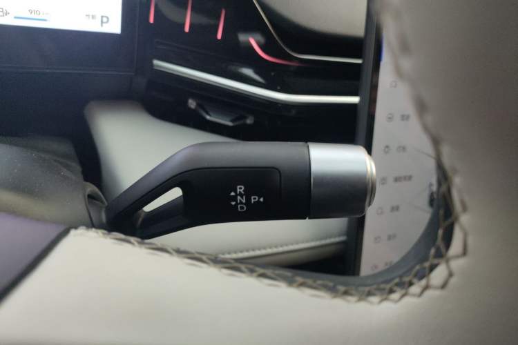 Used Geely Galaxy L6 2023 125km Starship Gear Lever