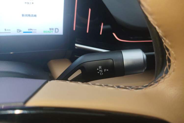 Used Geely Galaxy L6 2023 125km Starship Gear Lever