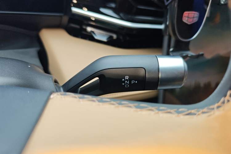 Used Geely Galaxy L6 2023 60km PLUS Gear Lever