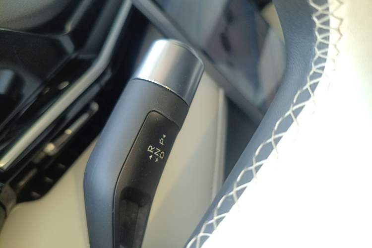 Used Geely Galaxy L6 2023 125km MAX Gear Lever