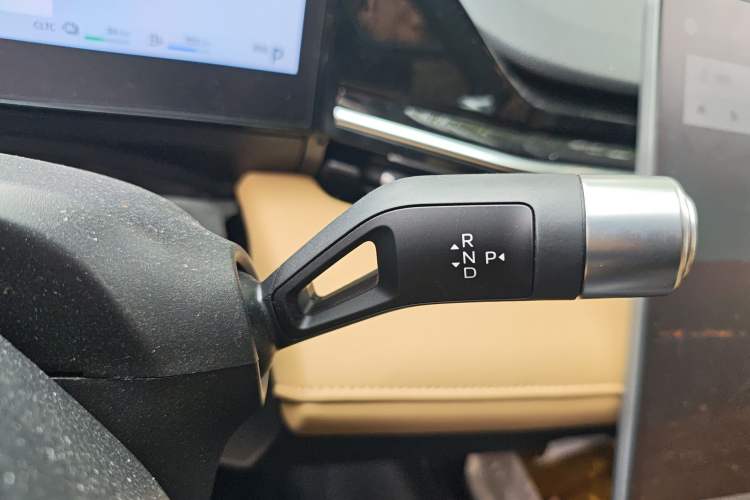 Used Geely Galaxy L6 2023 60km PLUS Gear Lever