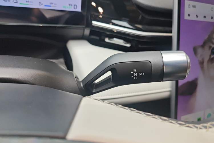 Used Geely Galaxy L6 2023 125km MAX Gear Lever