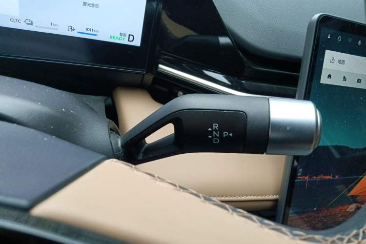 Used Geely Galaxy L6 2023 60km PLUS Gear Lever