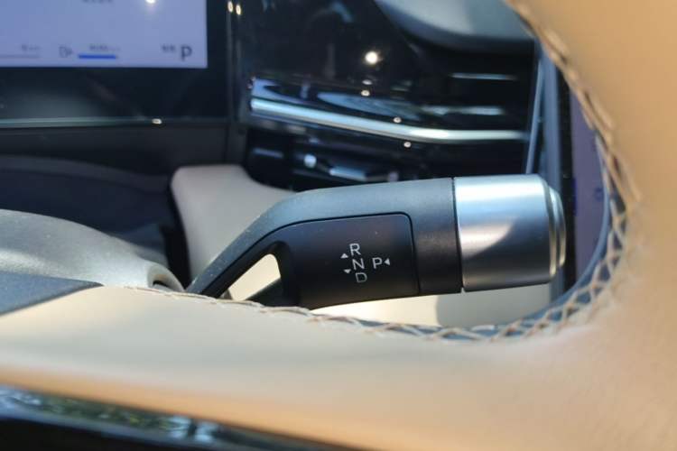 Used Geely Galaxy L6 2023 125km MAX Gear Lever